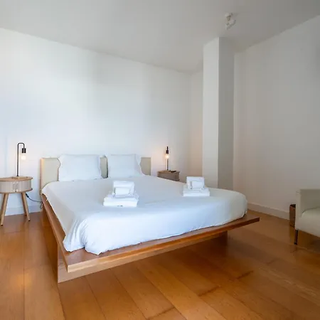 Sealine Loft | Center *